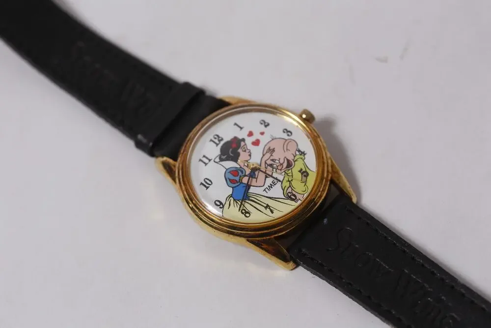 Vintage Disney Snow White Watch by Timex with Leather Strap ~ 260209-WH 962